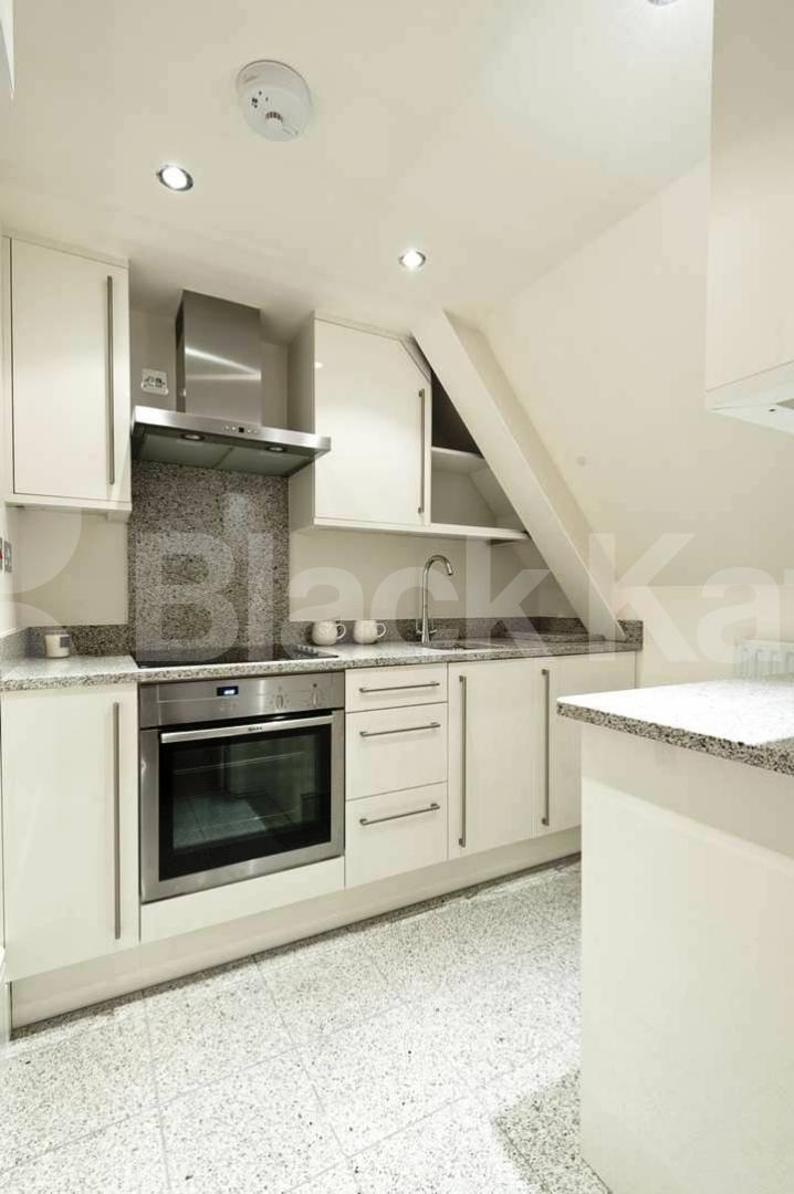 			NEW INSTRUCTION!, Studio Apartment, 1 bath, 1 reception Flat			 Fitzjohns Ave, HAMPSTEAD / SWISS COTTAGE