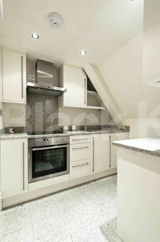 			NEW INSTRUCTION!, Studio Apartment, 1 bath, 1 reception Flat			 Fitzjohns Ave, HAMPSTEAD / SWISS COTTAGE