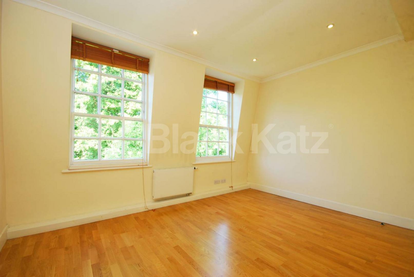 			LARGE 3 BED WITH MEZZANINE LEVEL!, 3 Bedroom, 1 bath, 1 reception Flat			 Frognal, HAMPSTEAD-FROGNAL