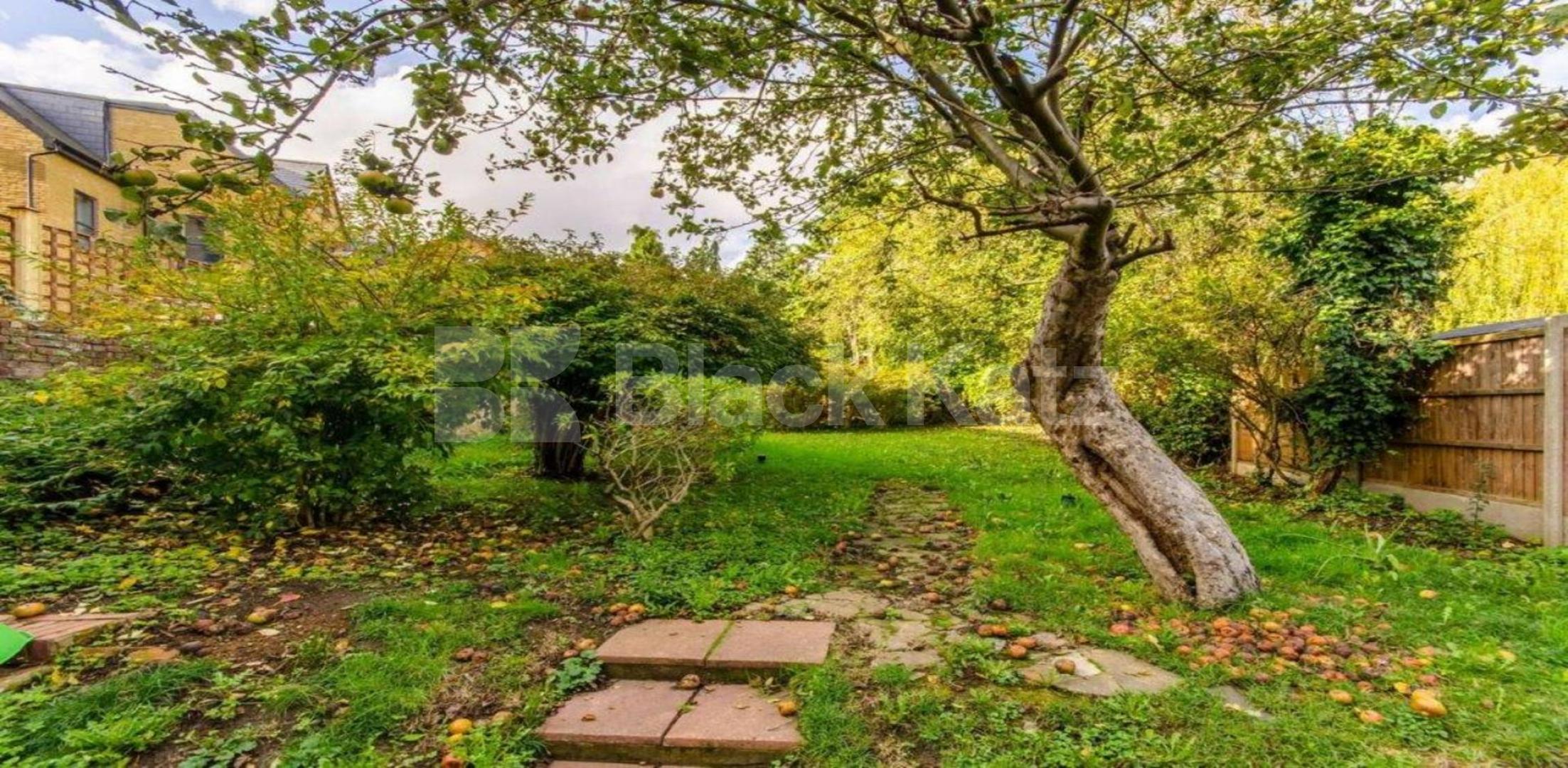 			2 Bedroom, 1 bath, 1 reception Ground Floor Flat			 Green Lanes, Palmers Green