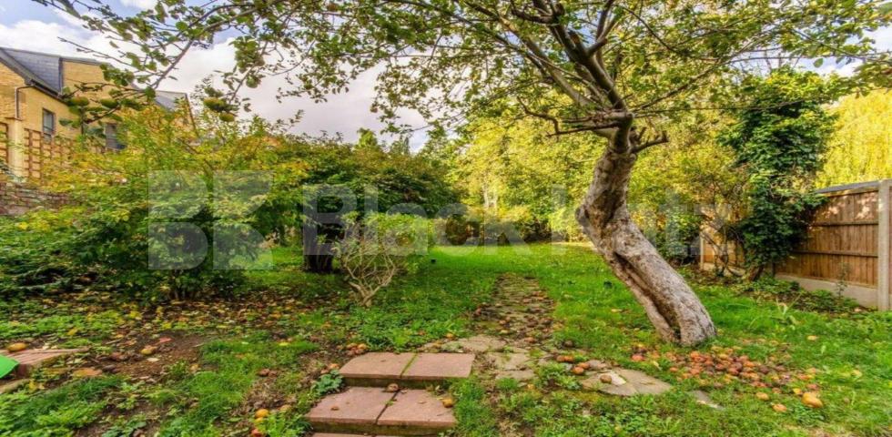 			2 Bedroom, 1 bath, 1 reception Ground Floor Flat			 Green Lanes, Palmers Green