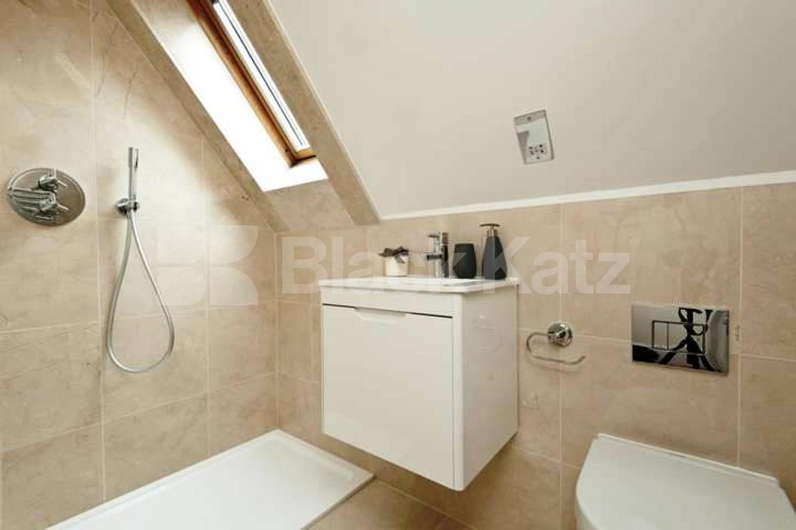 			NEW INSTRUCTION!, Studio Apartment, 1 bath, 1 reception Flat			 Fitzjohns Ave, HAMPSTEAD / SWISS COTTAGE
