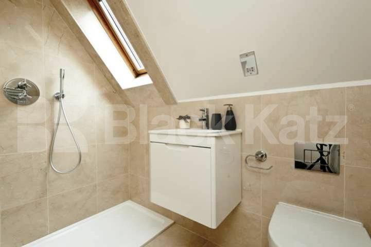 			NEW INSTRUCTION!, Studio Apartment, 1 bath, 1 reception Flat			 Fitzjohns Ave, HAMPSTEAD / SWISS COTTAGE