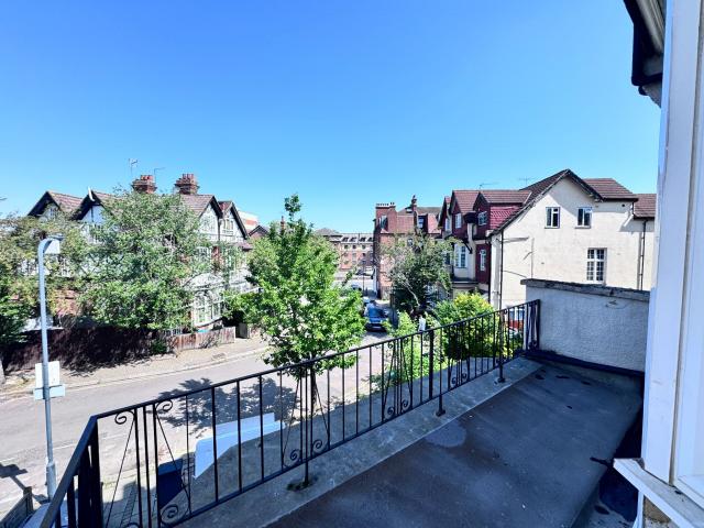 Gas, heating and hot water included Heathfield Park, Willesden Green