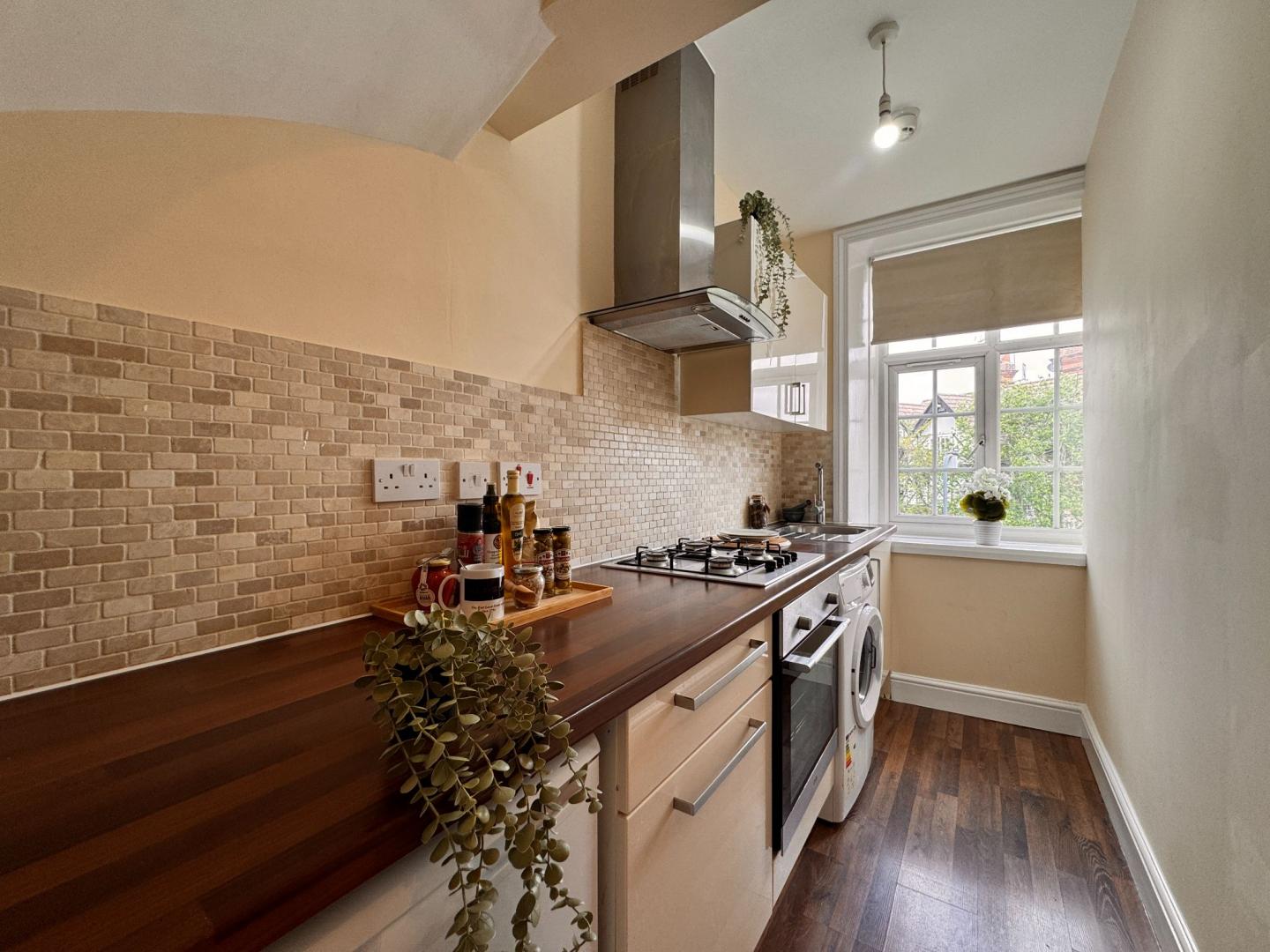 Gas, heating and hot water included Heathfield Park, Willesden Green