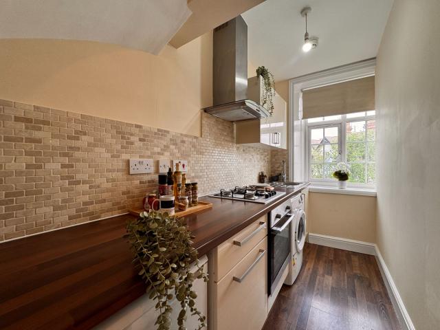 Gas, heating and hot water included Heathfield Park, Willesden Green