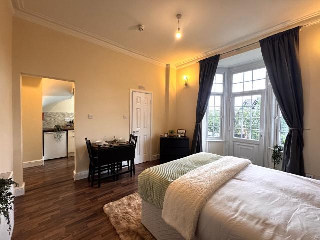 Gas, heating and hot water included Heathfield Park, Willesden Green