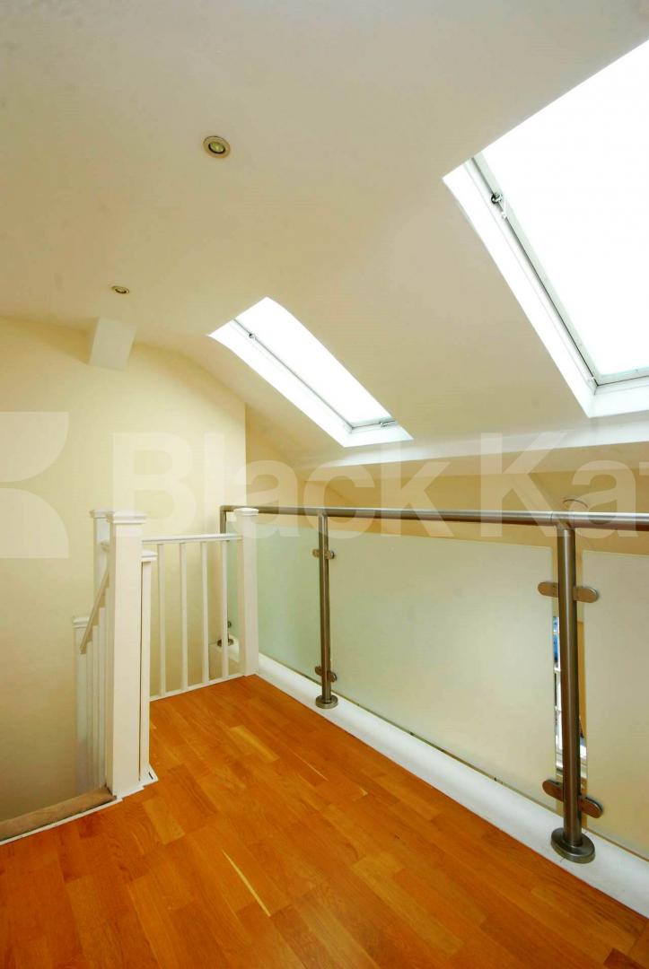			LARGE 3 BED WITH MEZZANINE LEVEL!, 3 Bedroom, 1 bath, 1 reception Flat			 Frognal, HAMPSTEAD-FROGNAL