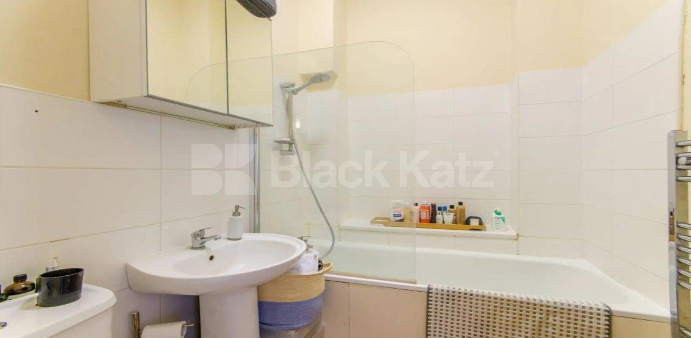 			2 Bedroom, 1 bath, 1 reception Ground Floor Flat			 Green Lanes, Palmers Green