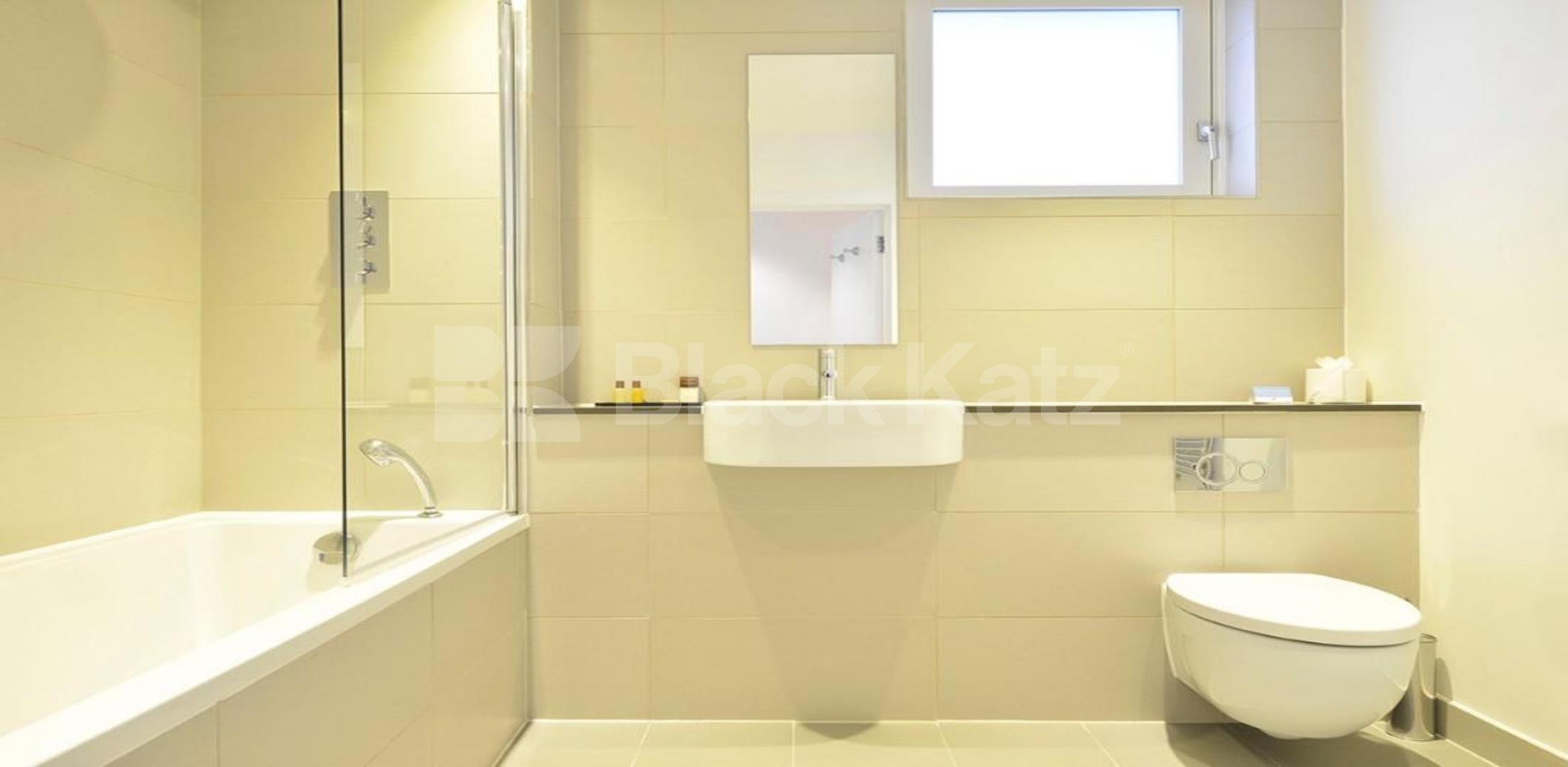 			A MUST SEE, 3 Bedroom, 1 bath, 1 reception Apartment			 Heneage Street E1, Aldgate / Liverpool street