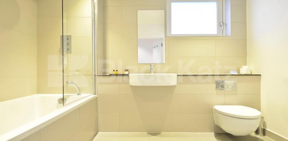 			A MUST SEE, 3 Bedroom, 1 bath, 1 reception Apartment			 Heneage Street E1, Aldgate / Liverpool street