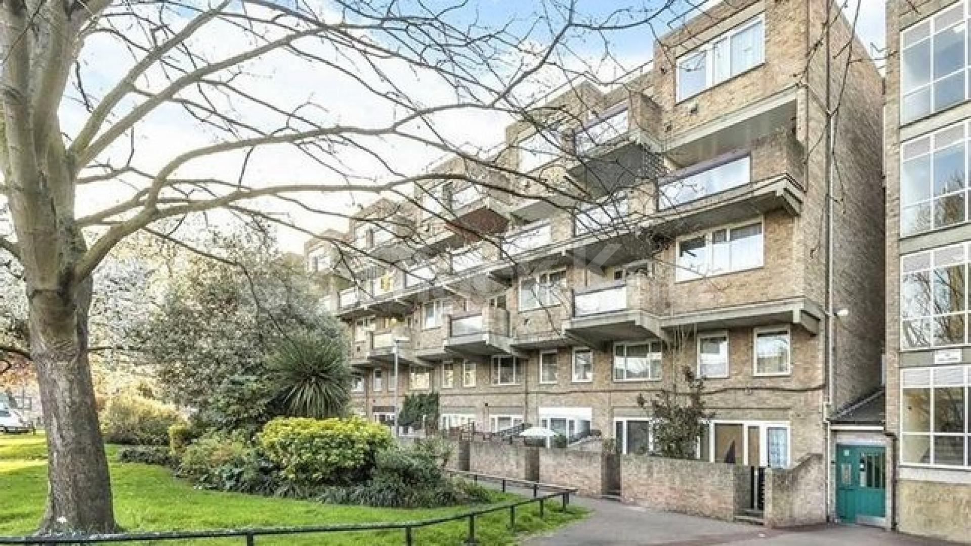 			MINS TO CANAL!, 5 Bedroom, 2 bath, 1 reception Flat			 Downfield Close, WARWICK AVENUE