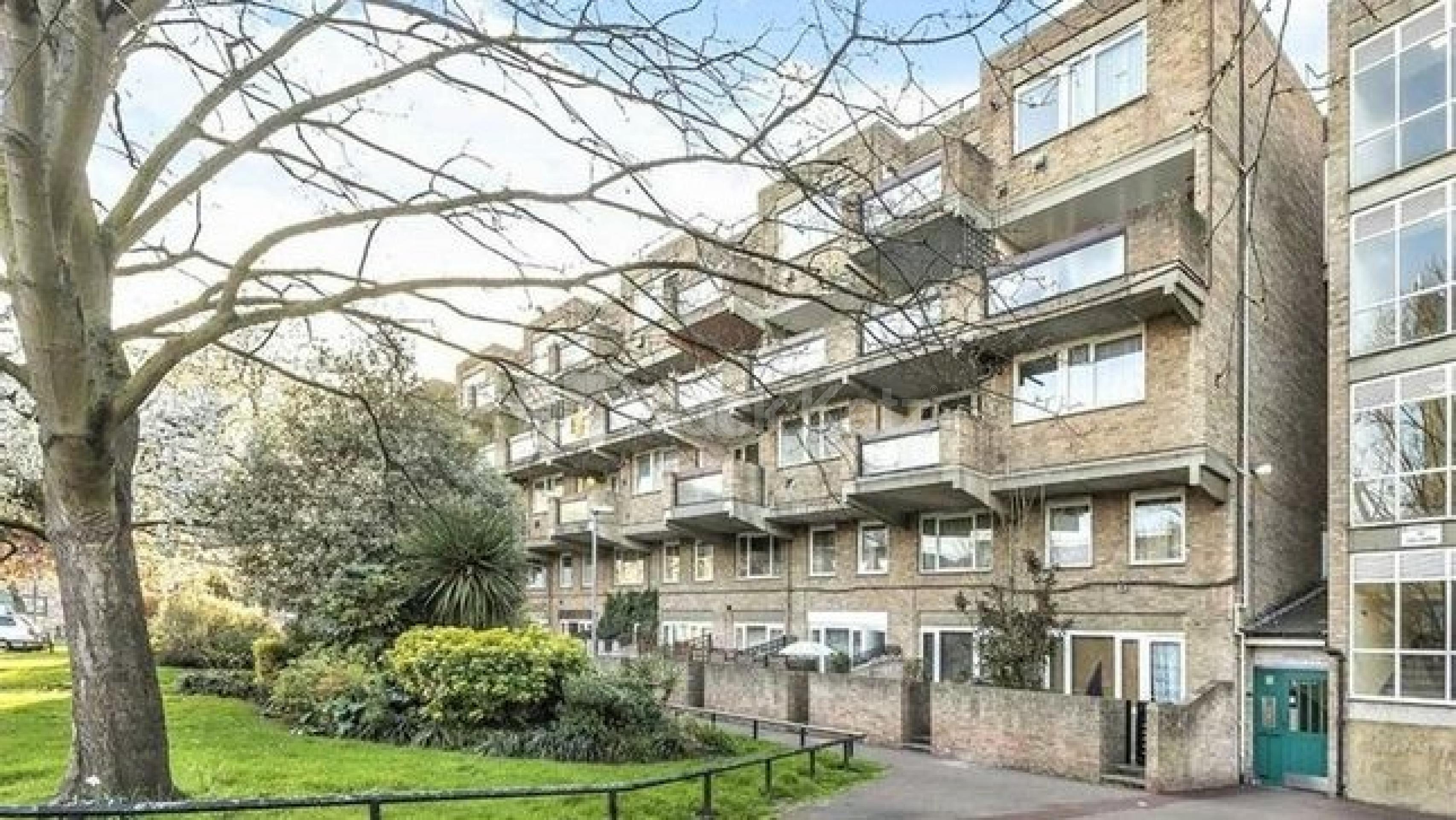 			MINS TO CANAL!, 5 Bedroom, 2 bath, 1 reception Flat			 Downfield Close, WARWICK AVENUE W9