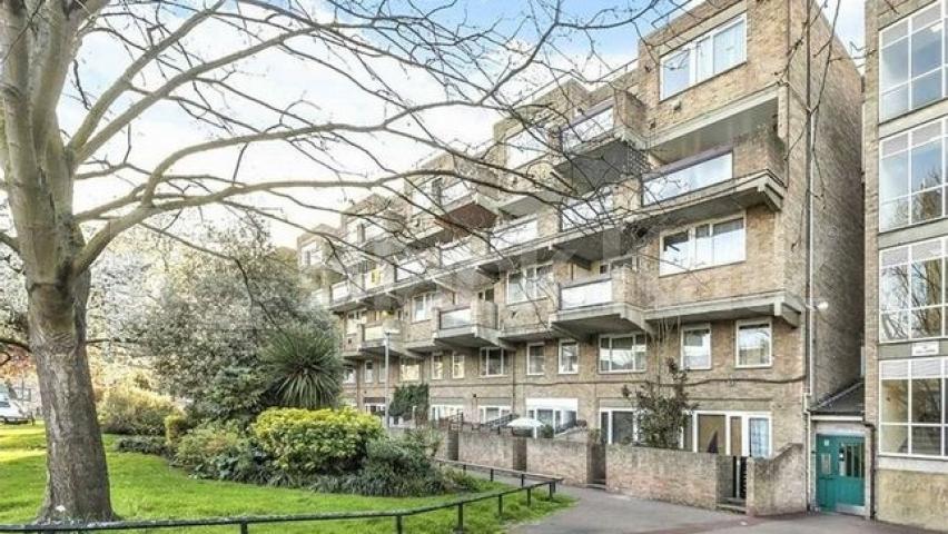 			MINS TO CANAL!, 5 Bedroom, 2 bath, 1 reception Flat			 Downfield Close, WARWICK AVENUE