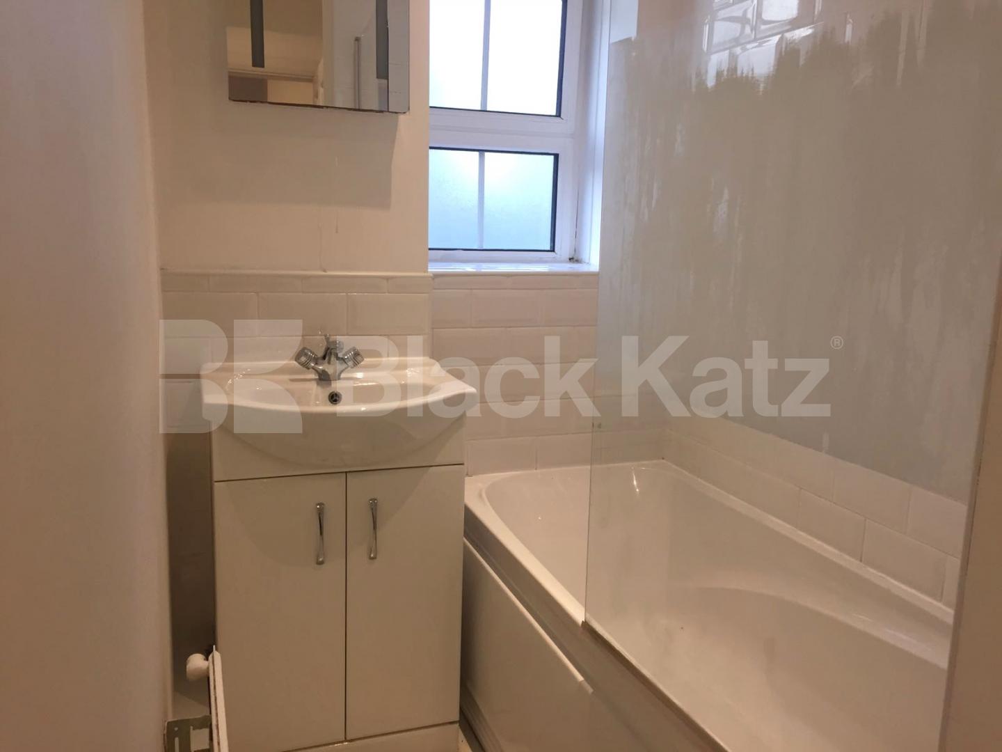 			FANTASTIC MODERN 3 BED MINS TO TUBE!  , 3 Bedroom, 1 bath, 1 reception Flat			 Ferdinand Street, Camden