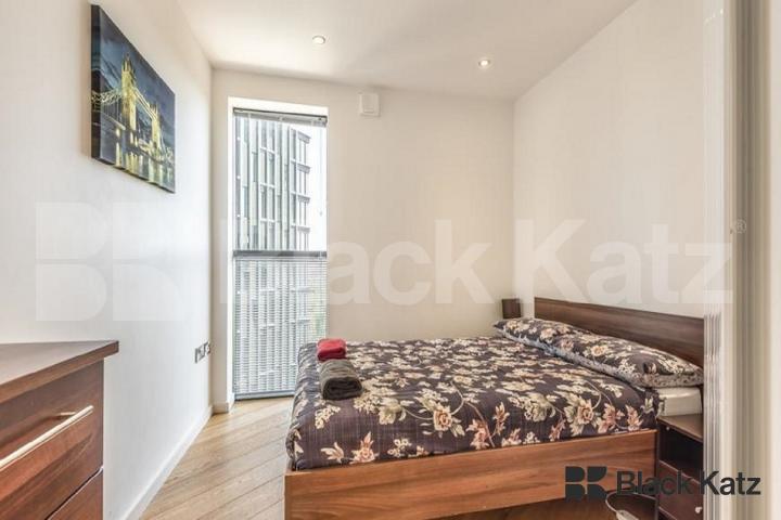 Stunning views, stylish & contemporary with balcony & roof terraces.  The Pioneer Building, Newington Causeway, Borough