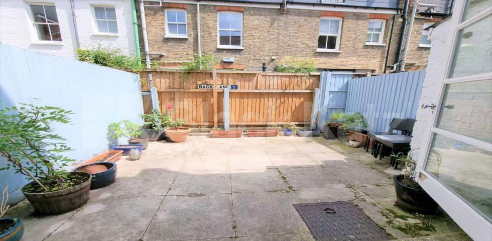 			3 Bedroom, 1 bath, 1 reception Terraced House			 Galloway Road , Shepherds Bush