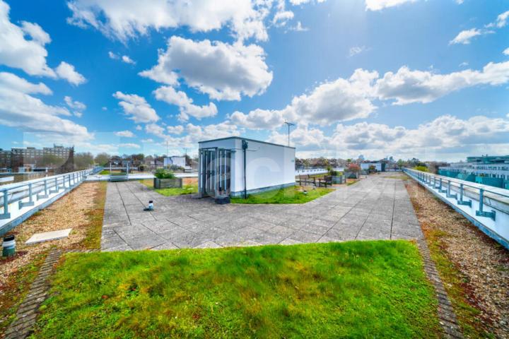 2 bed 2 bath in the heart of Highbury with concierge and rooftop gardens  Drayton Park, Highbury