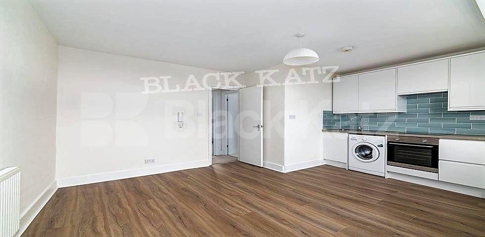 Newly refurbished modern one bedroom flat located within a stones throw to Tube. Great Western Road , Westbourne Park 