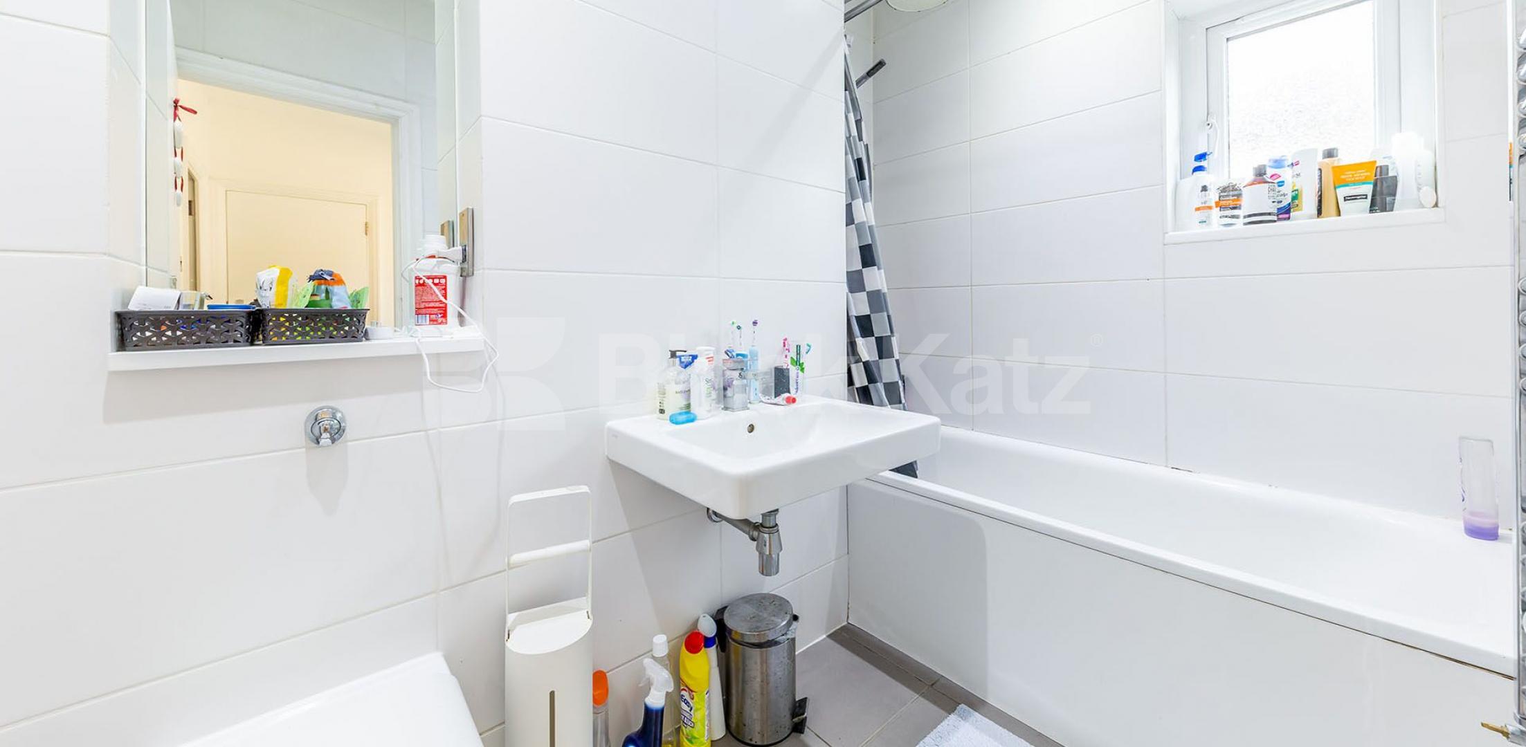 			3 Bedroom, 1 bath, 1 reception House			 Netherlands Road, East Barnet Village / Oakleigh Park