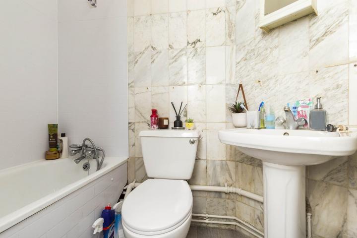 			3 Bedroom, 3 bath, 1 reception Flat			 Parade Mansions, Watford Way, Hendon