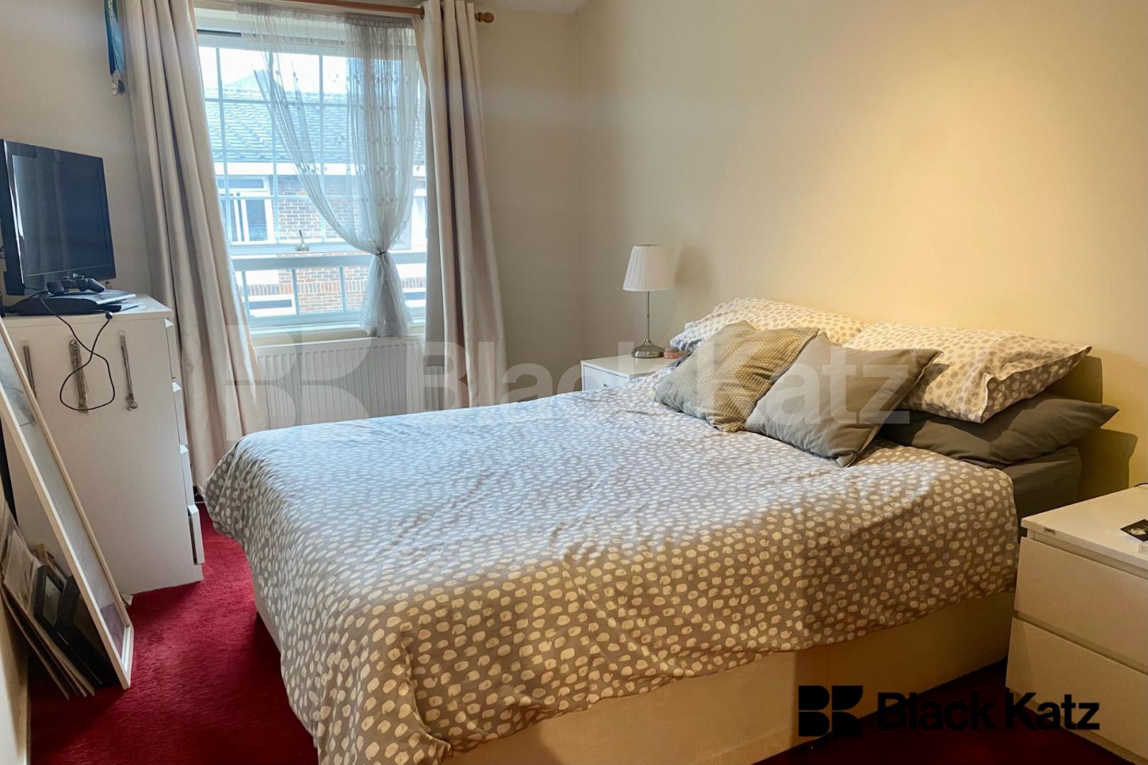 Spacious split level house with parking & charming patio garden Garratt Lane, Earlsfield