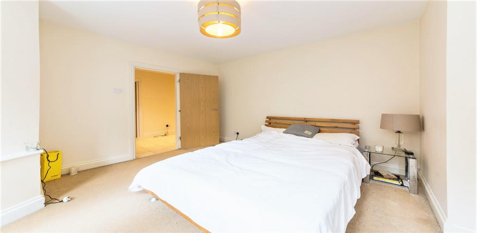 			2 Bedroom, 2 bath, 1 reception Flat			 Greencroft Gardens, West Hampstead