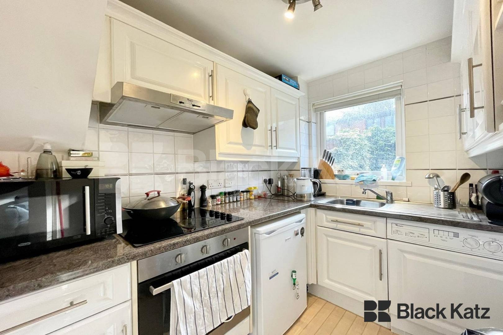 Well presented Mid-Century House with beautiful south facing garden Abbey Gardens, Bermondsey