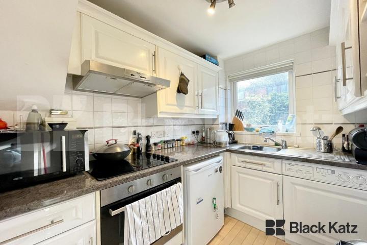 Well presented Mid-Century House with beautiful south facing garden Abbey Gardens, Bermondsey