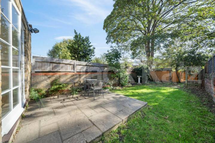 Spacious 6-Bedroom House with Garden on Fairbridge Road Fairbridge Road , Archway