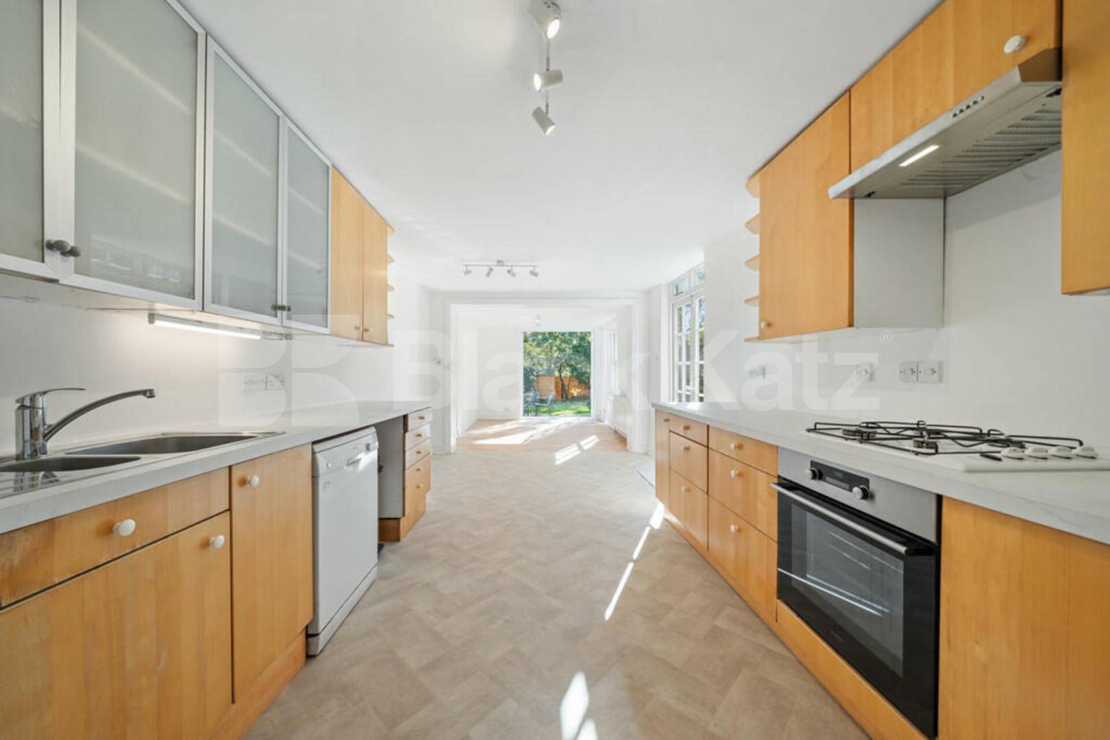 Spacious 6-Bedroom House with Garden on Fairbridge Road Fairbridge Road , Archway