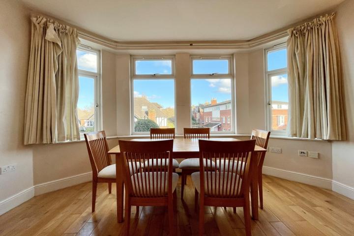 Generous three bedroomed, two bathroomed period conversion   Farnan Road  , Streatham