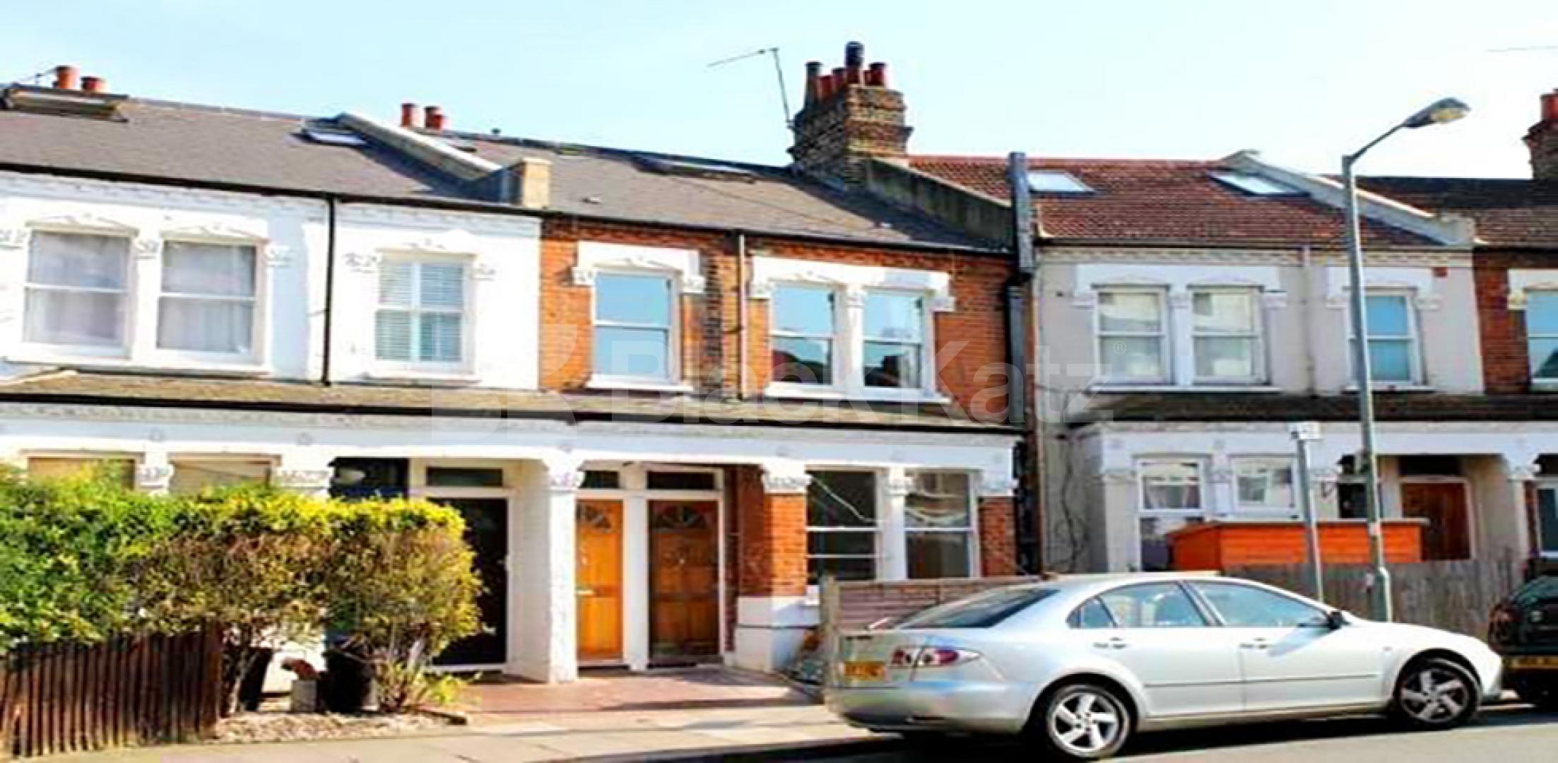 			LET , 3 Bedroom, 2 bath, 1 reception Maisonette			 Fawe Park Road , Putney