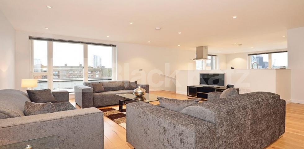 			A MUST SEE, 3 Bedroom, 1 bath, 1 reception Apartment			 Heneage Street E1, Aldgate / Liverpool street