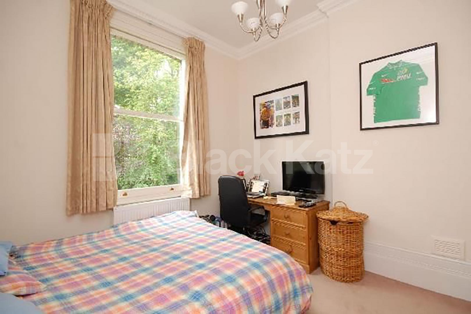 Spacious two bedrooom two bathroom set in a period conversion  Belsize Park Gardens, Belsize Park