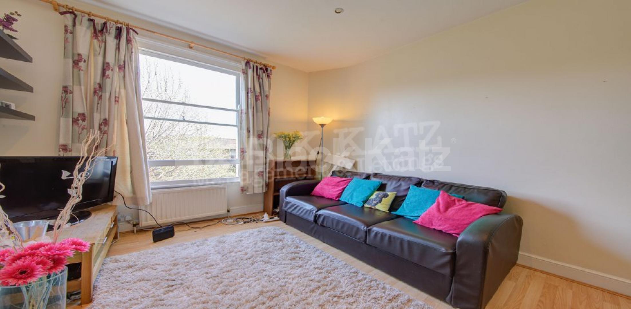 			New Instruction!, 3 Bedroom, 1 bath, 1 reception Flat			 Hanley Road , Finsbury Park / Crouch End