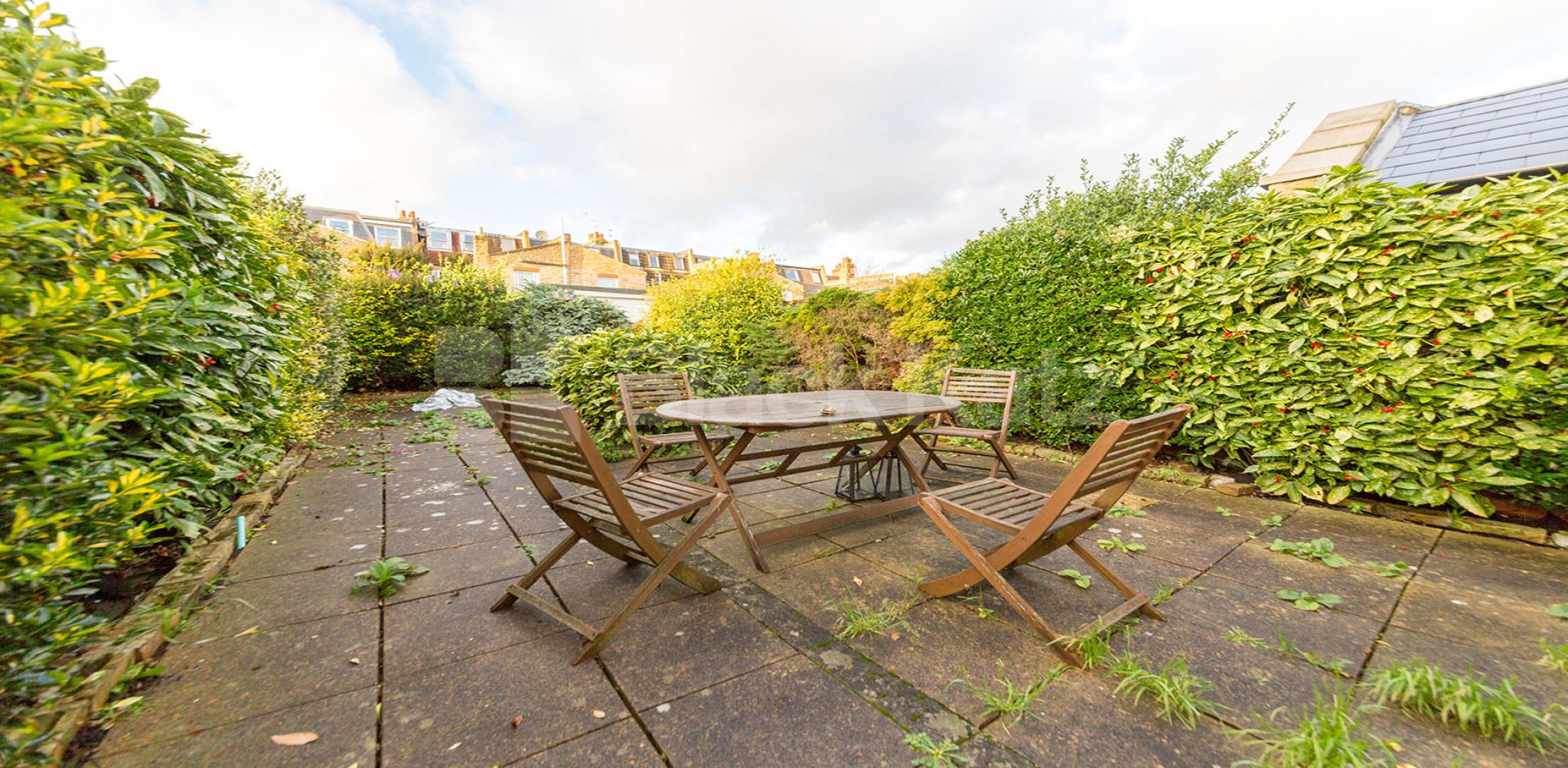 			2 Bedroom, 1 bath, 1 reception 			 Hamilton Road, London, NW10,  London