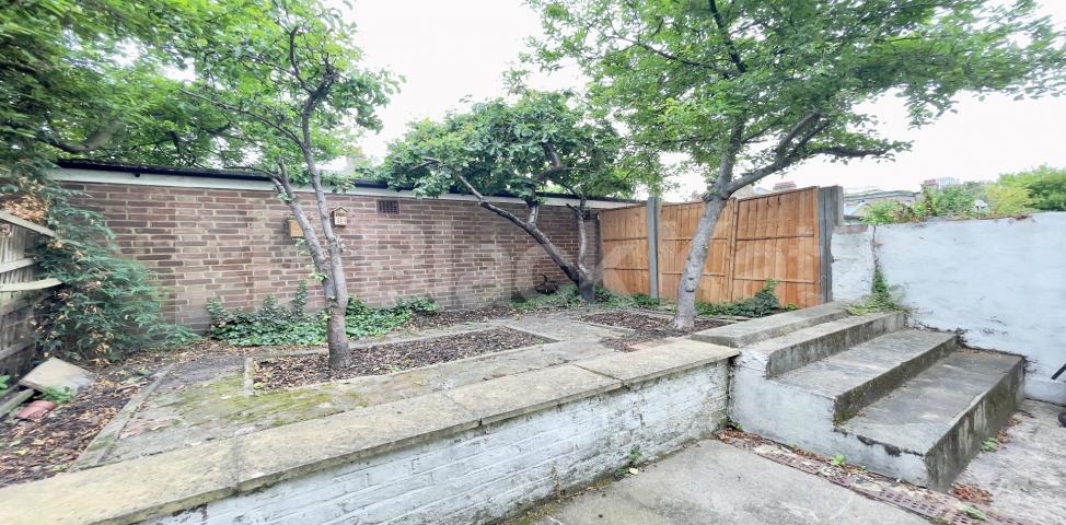 			LET , 2 Bedroom, 1 bath, 1 reception Apartment			 Elliotts Row, Elephant & Castle/Lambeth North