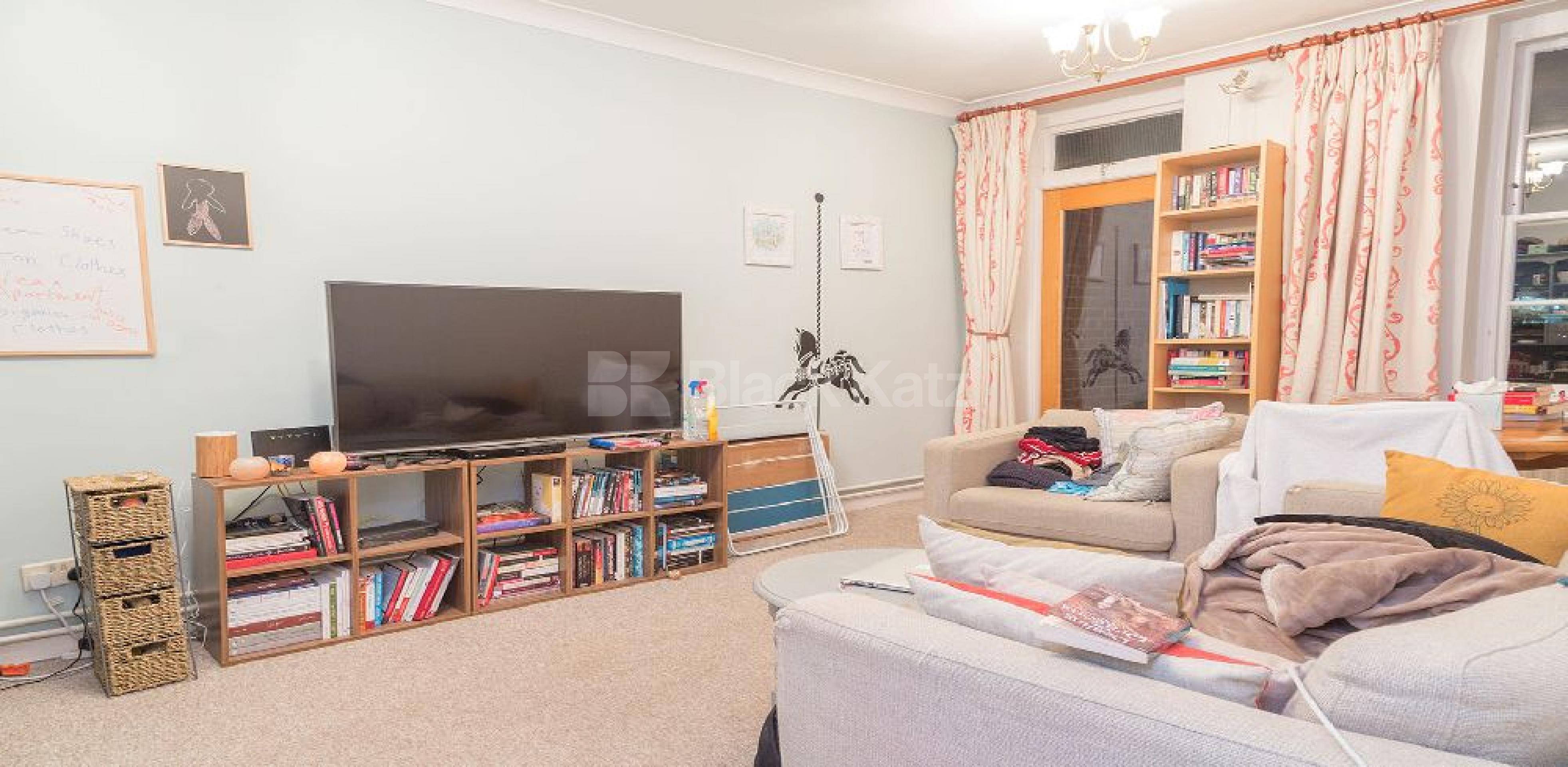 Two double bedroom flat located within minutes to Portobello Road  Clarendon Road, Ladbroke Grove - Portobello Road W11