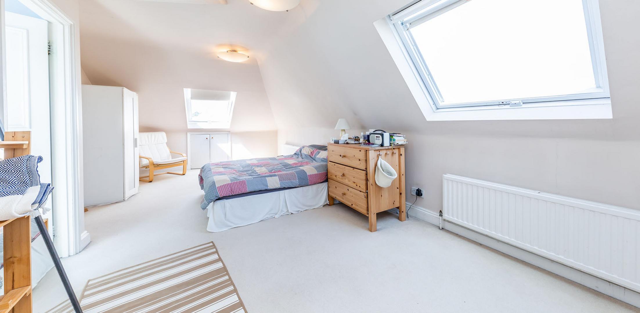 			2 Bedroom, 2 bath, 1 reception Flat			 Ferme Park Road, Crouch End