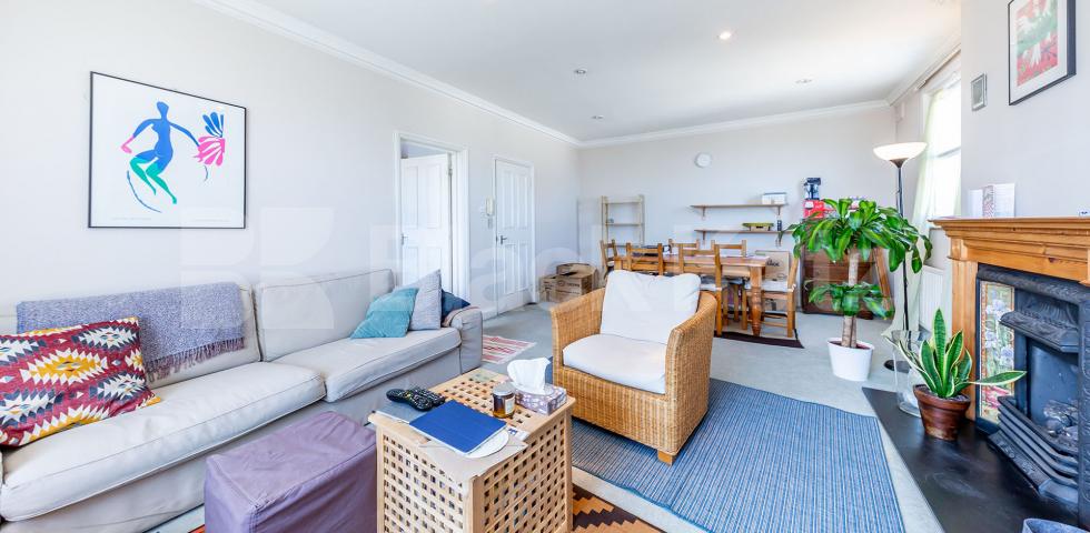 			2 Bedroom, 2 bath, 1 reception Flat			 Ferme Park Road, Crouch End