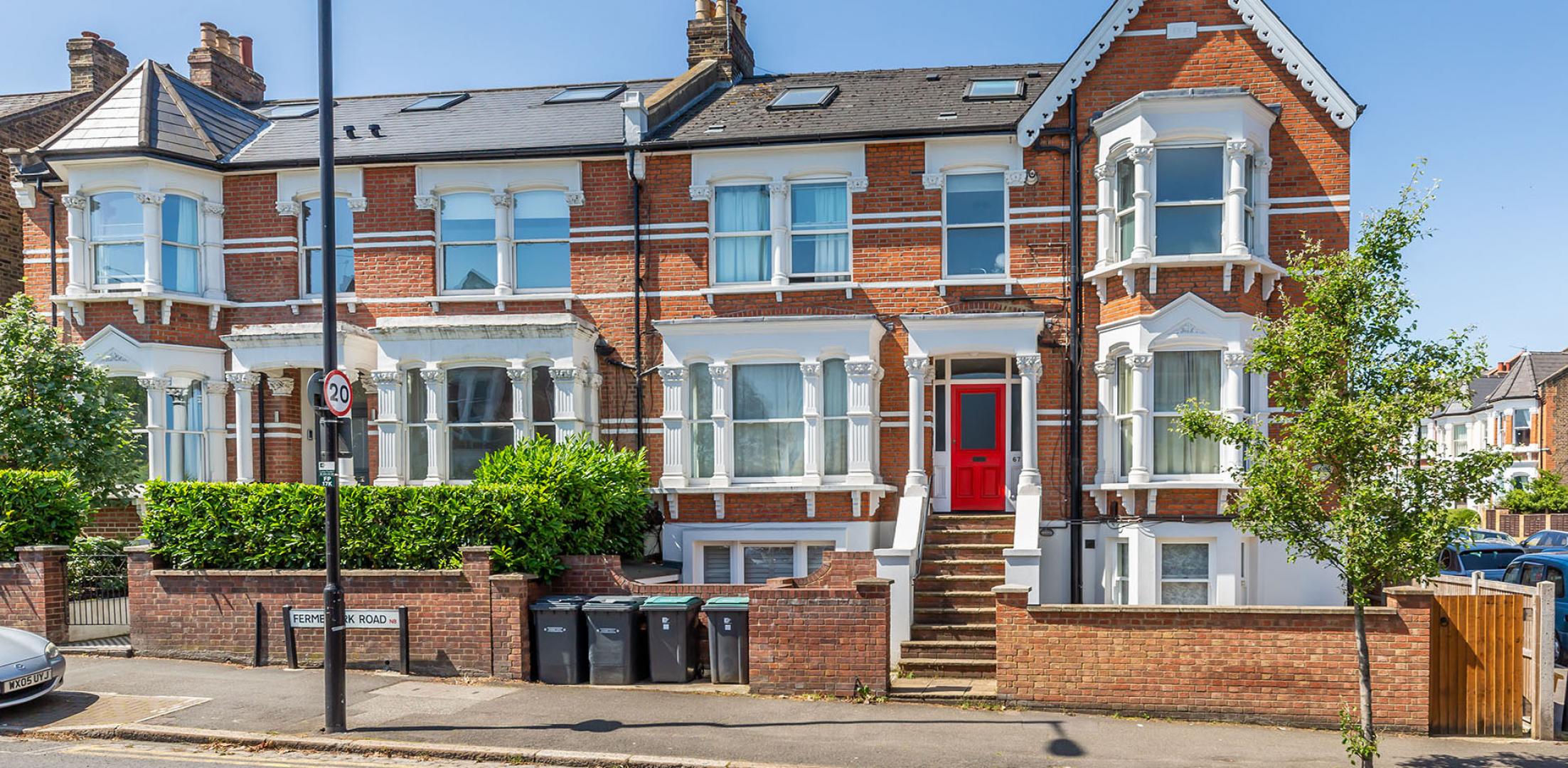 			2 Bedroom, 2 bath, 1 reception Flat			 Ferme Park Road, Crouch End