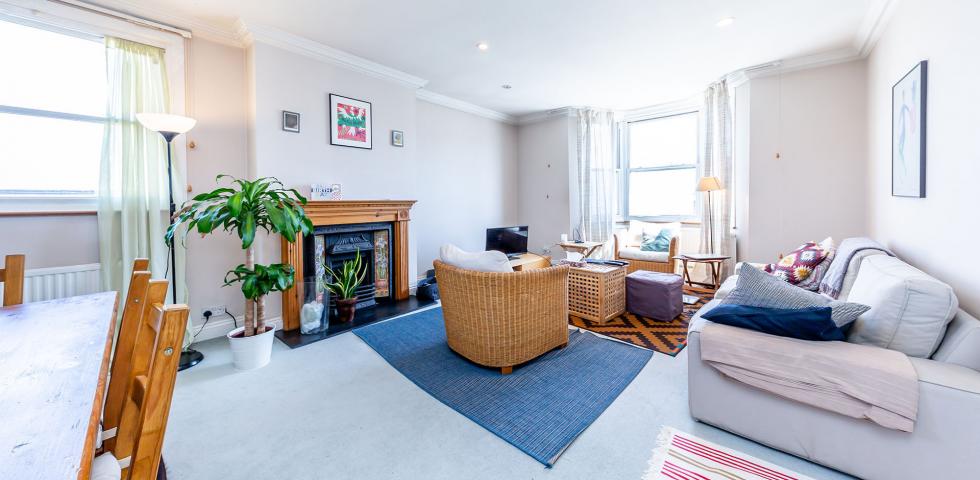 			2 Bedroom, 2 bath, 1 reception Flat			 Ferme Park Road, Crouch End