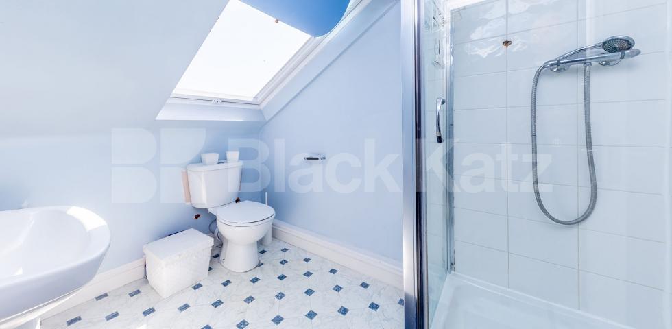 			2 Bedroom, 2 bath, 1 reception Flat			 Ferme Park Road, Crouch End