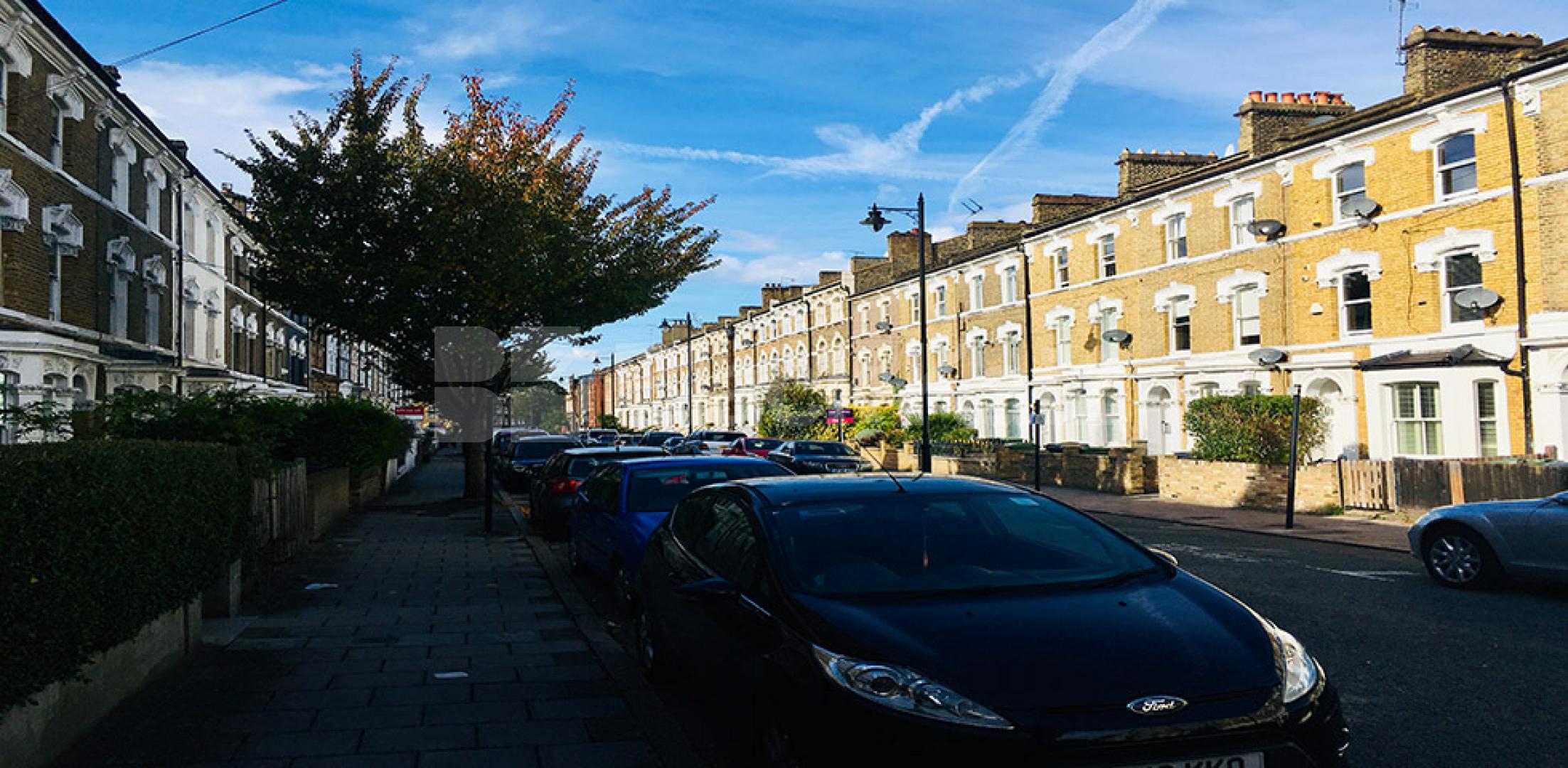 			UNDER OFFER , 1 Bedroom, 1 bath, 1 reception Apartment			 Ferndale Road, Clapham North 