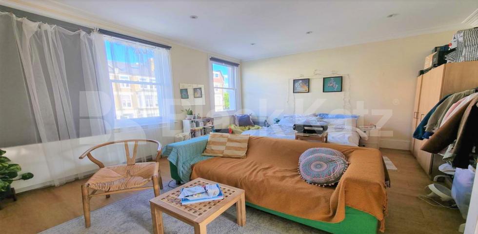 			1 Bedroom, 1 bath, 1 reception Flat			 Sulgrave Road, HAMMERSMITH