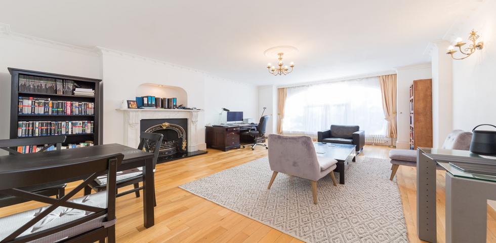 Large Apartment with Communal Garden Broadhurst Gardens, West Hampstead