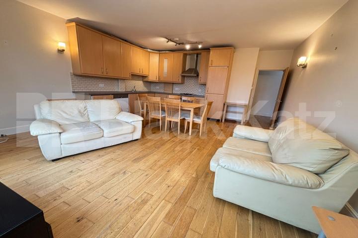 Generous three bedroomed, two bathroomed period conversion   Farnan Road  , Streatham