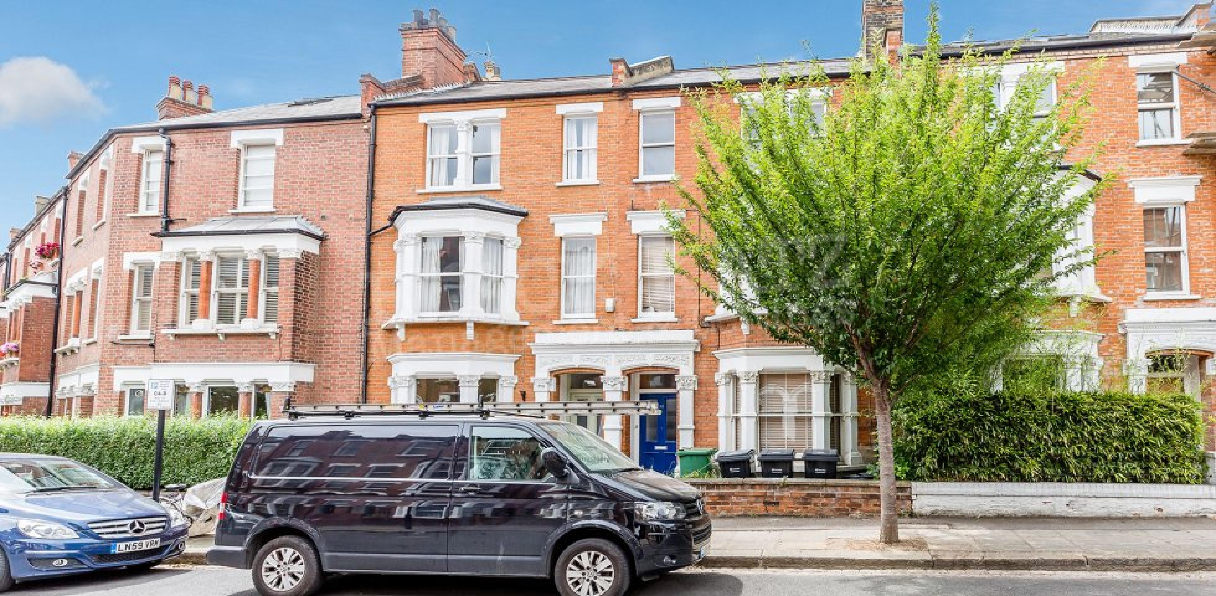 			2 Bedroom, 1 bath, 1 reception Apartment			 Mackeson Road, HAMPSTEAD HEATH NW3