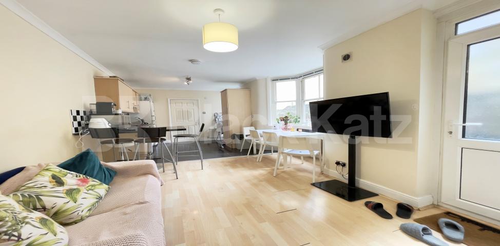 			LET, 2 Bedroom, 1 bath, 1 reception Apartment			 Brook Drive, Elephant & Castle/Lambeth North